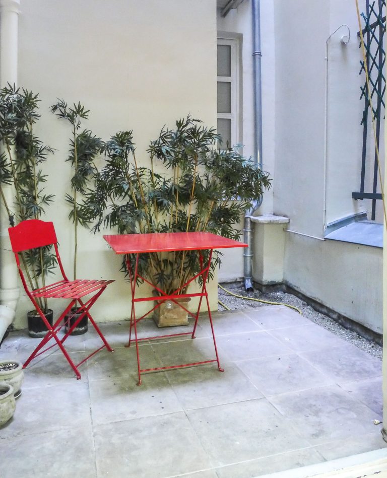 'PETITS CARREAUX studio and terrace in Montorgueil