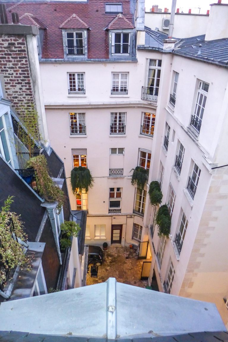 'CHAISE 1 bedroom steps from Bon Marché /Saint Germain