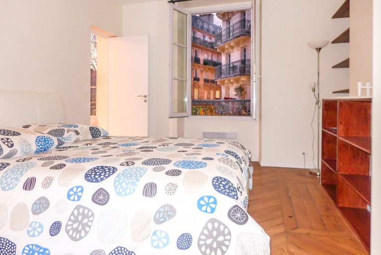 'ROCHECHOUART 1 bedroom in Montmartre district