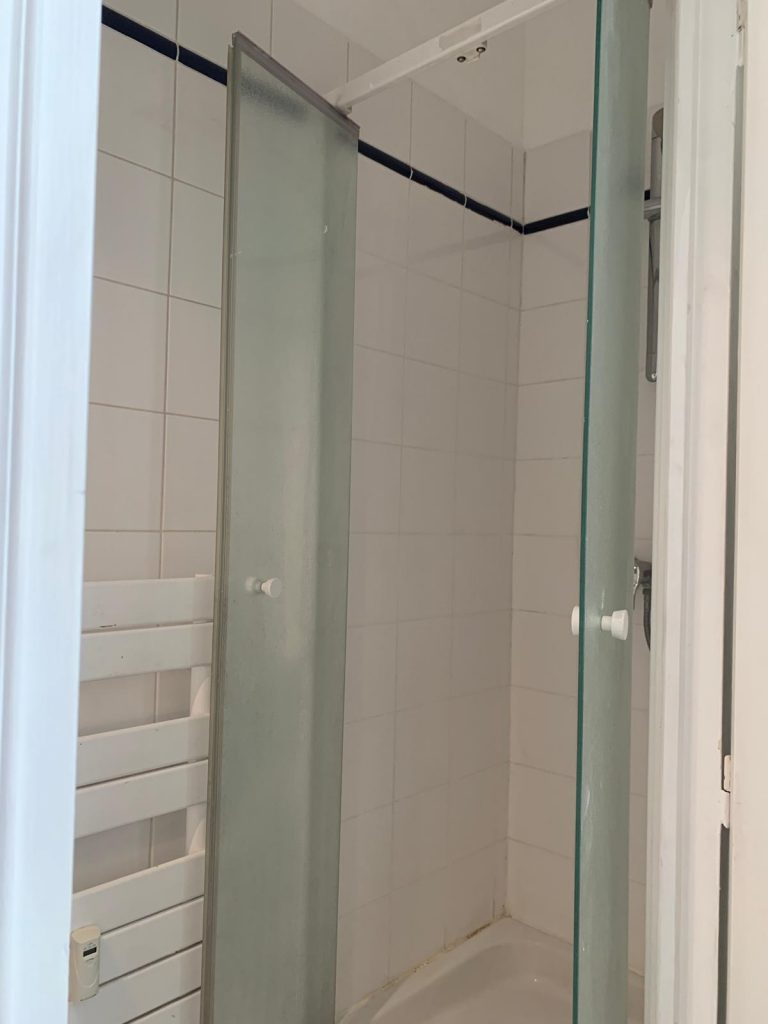 'Quai De la rapee Private Room with private bathroom shared toilet